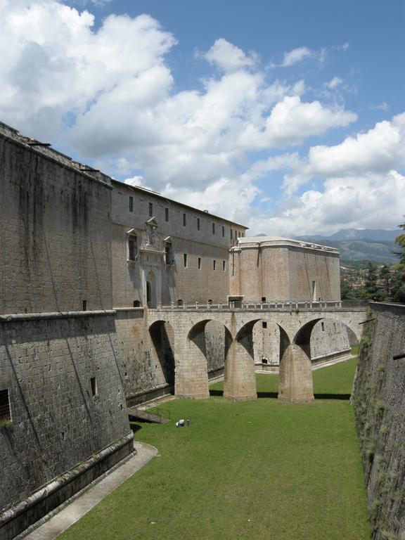 Hotel Castello LʼAquila Екстериор снимка
