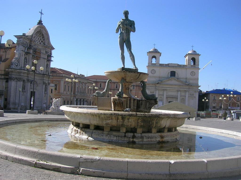 Hotel Castello LʼAquila Екстериор снимка