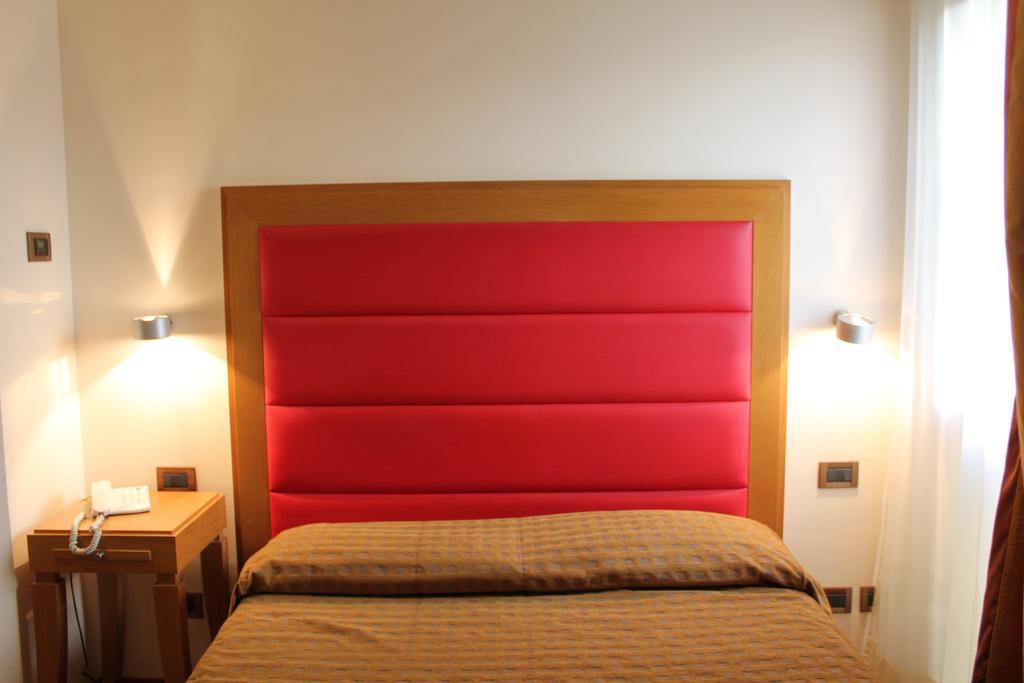 Hotel Castello LʼAquila Екстериор снимка