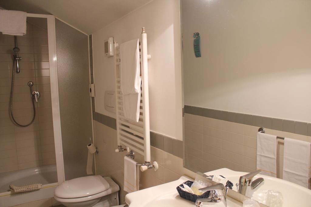 Hotel Castello LʼAquila Екстериор снимка
