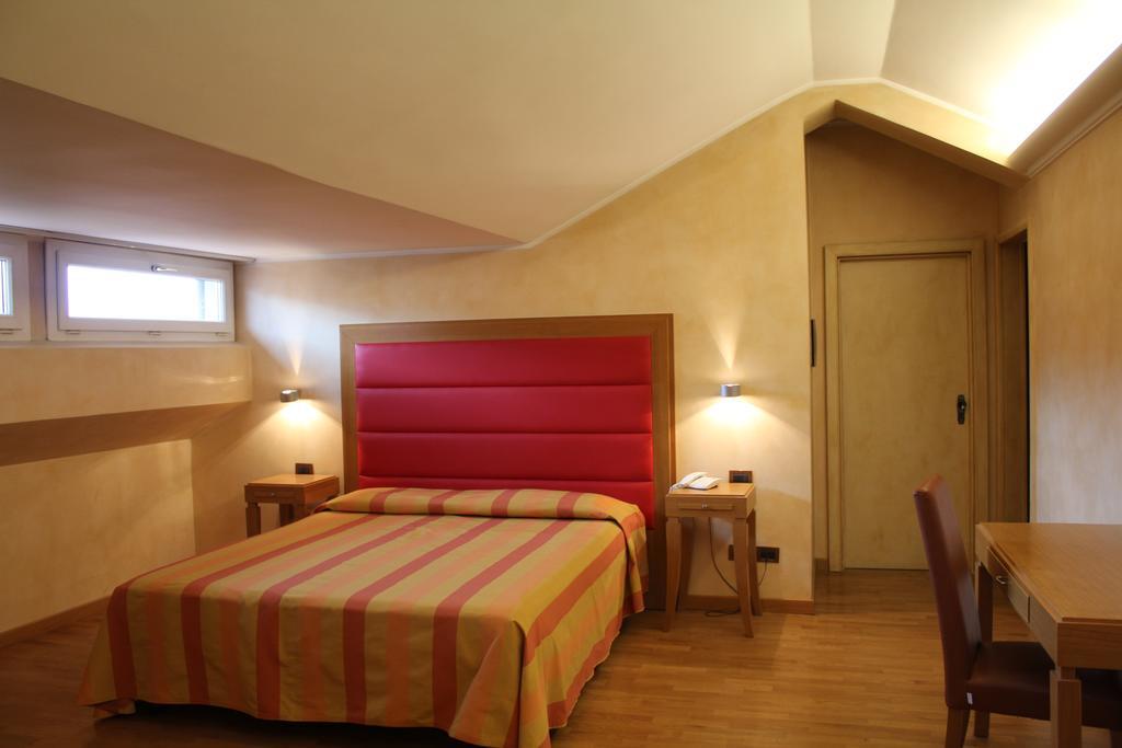 Hotel Castello LʼAquila Екстериор снимка