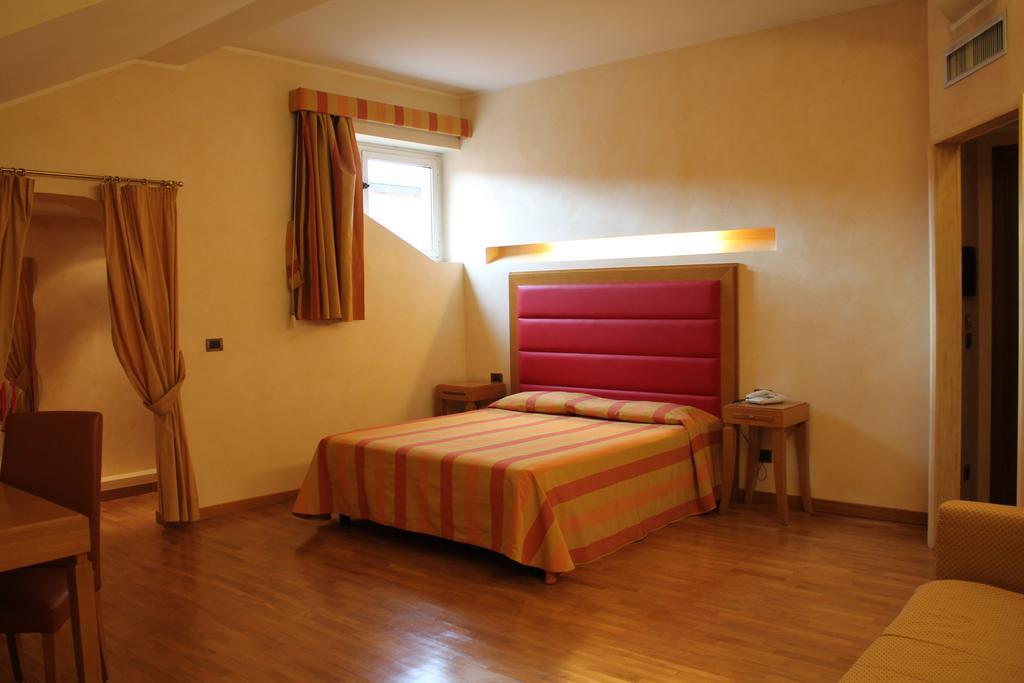 Hotel Castello LʼAquila Екстериор снимка