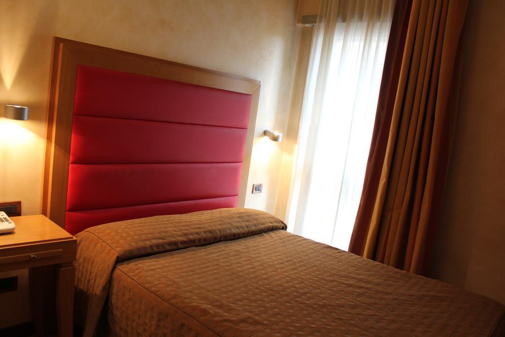 Hotel Castello LʼAquila Екстериор снимка