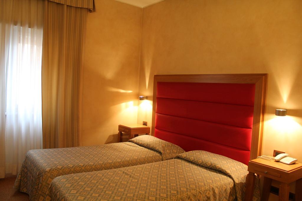 Hotel Castello LʼAquila Екстериор снимка